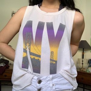 NY muscle tee